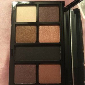 💋💕Ready To Wear NEW YORK Collection Eye Shadow Palette.